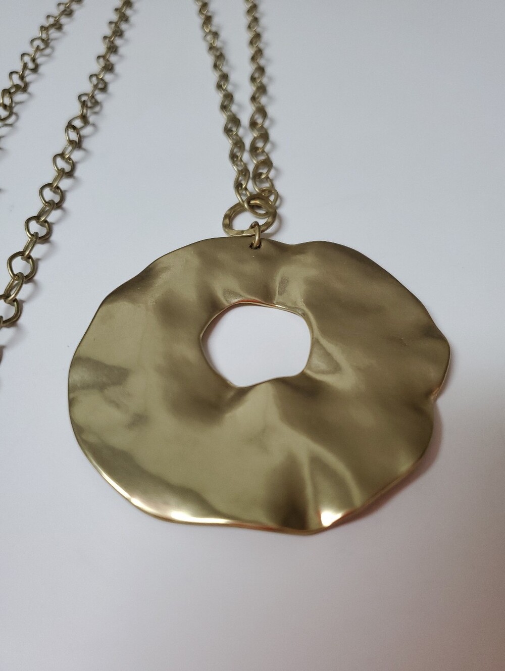 Chico's Hammered Gold Tone Open Circle Pendant Necklace 21" EUC Statement Piece